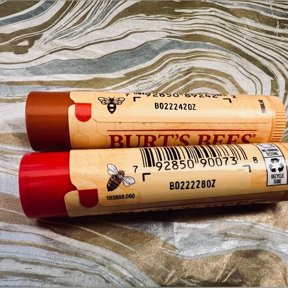 Burt's Bees Lip Balm 2 Pack in Pumpkin Spice & Peppermint - Picture 2 of 7